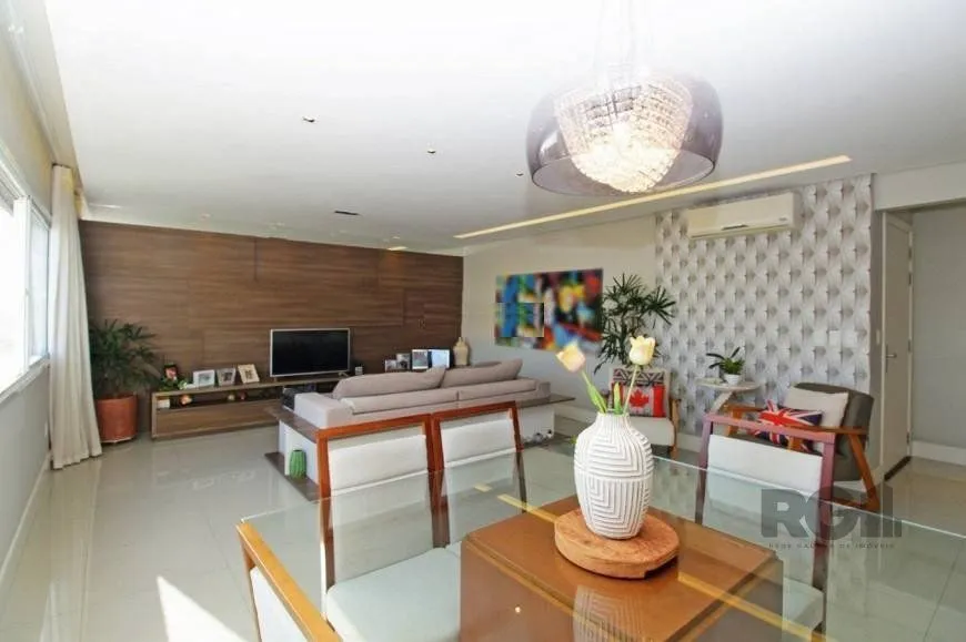 Imagem EXCELENTE OPORTUNIDADE! 120m2, 2 VAGAS, ANDAR ALTÍSSIMO COM VISTA PARA AEROPORTO! Apartamento 3 dormitórios (sendo 1 suíte)