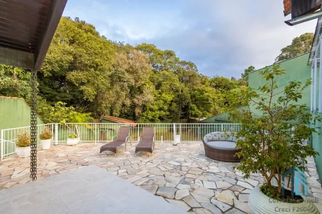Imagem Casa Alto Padrão, amplo terreno, 03 quartos c/suíte, piscina, 8 vagas, em Santa Felicidade Curitiba PR