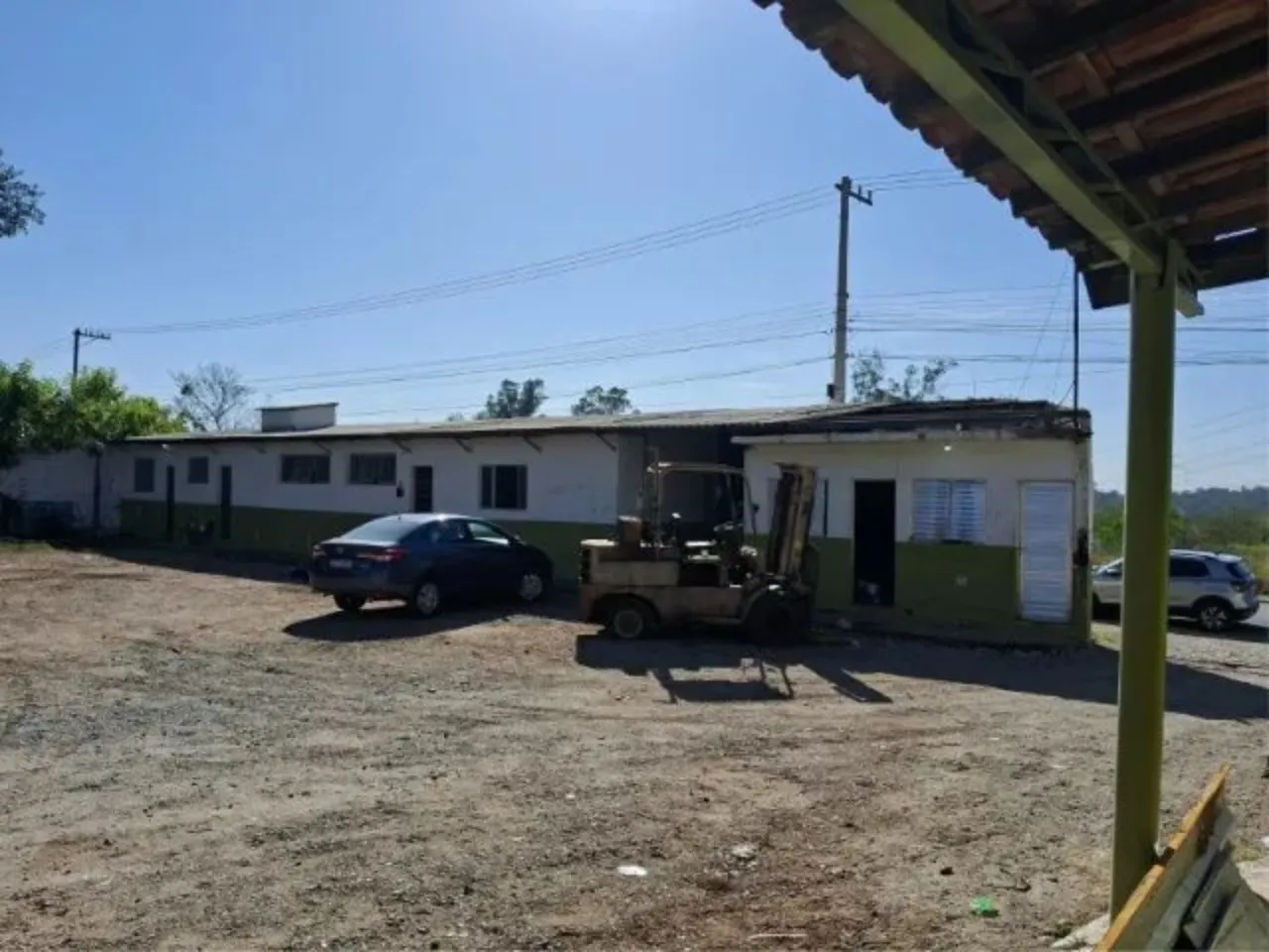 Imagem Galpão Comercial para Locação em Sorocaba-SP, Bairro Iporanga: 2 Salas, 4 Banheiros, 800m² de Área