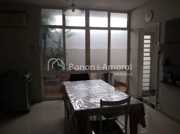 Imagem Casa em ótima localização próximo de vários comércios,com três quartos sendo uma suíte,sala ...