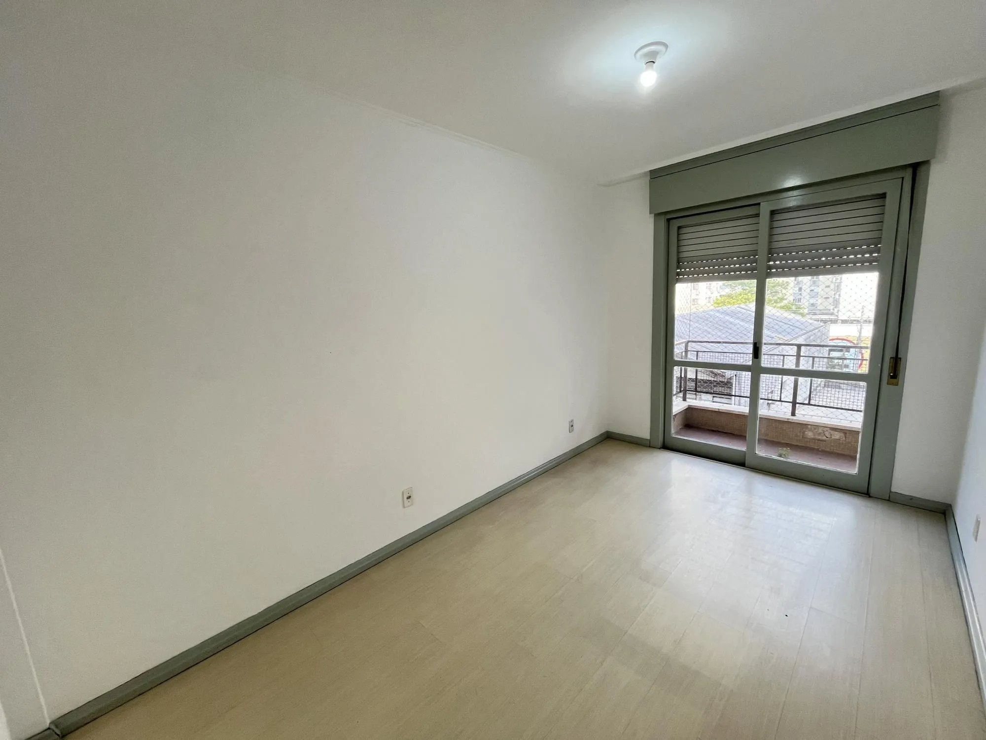 Imagem Apartamento de 1 quarto, 2 sacadas e 1 vaga de garagem no bairro Farroupilha POA
