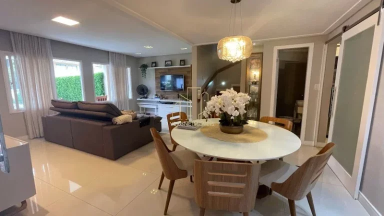 Imagem Excelente casa em condomínio fechado com três suítes e espaço gourmet a venda na Praia do Flamengo