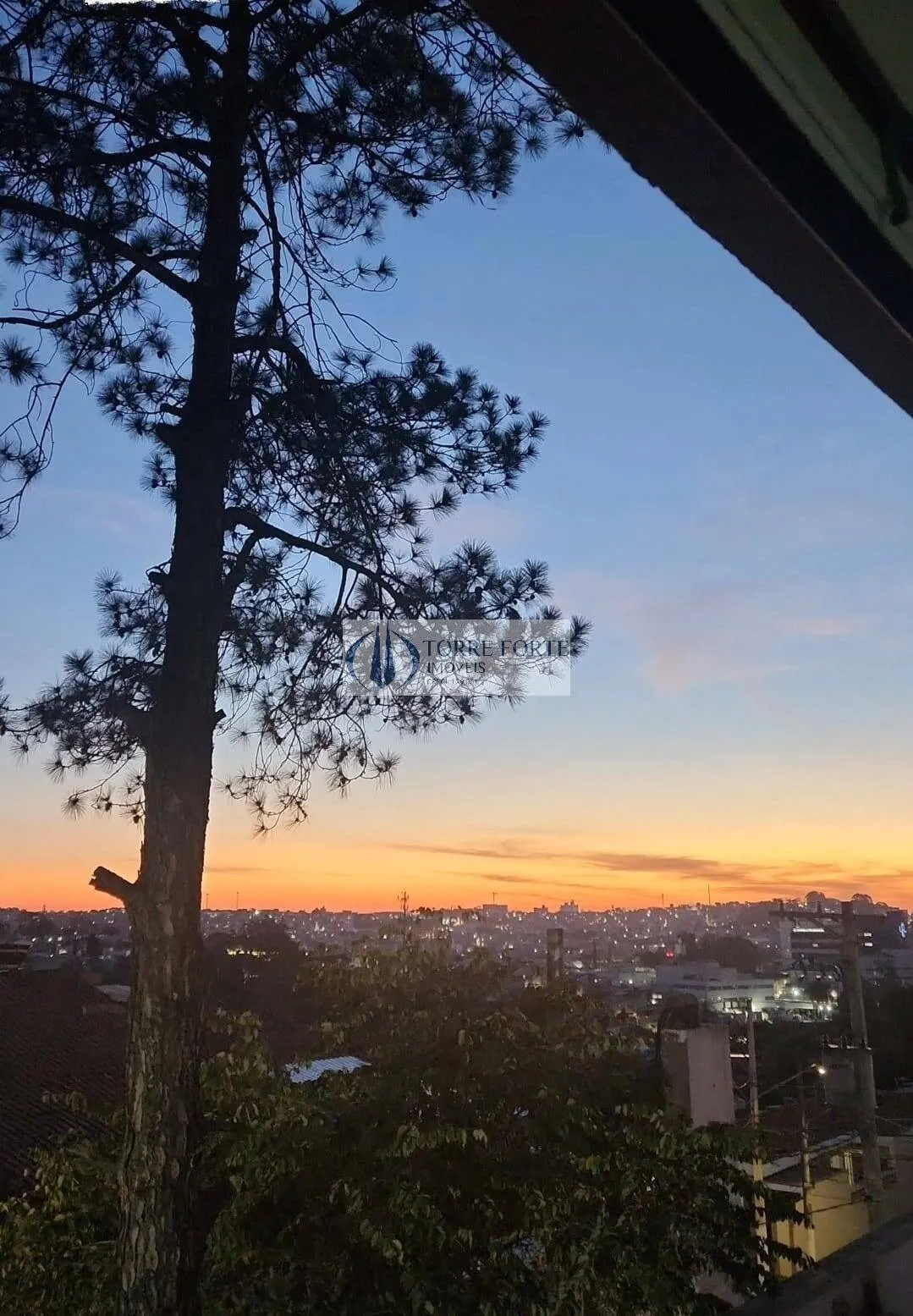 Imagem Apartamento de 2 dormitórios com sacada na Vila Carmosina