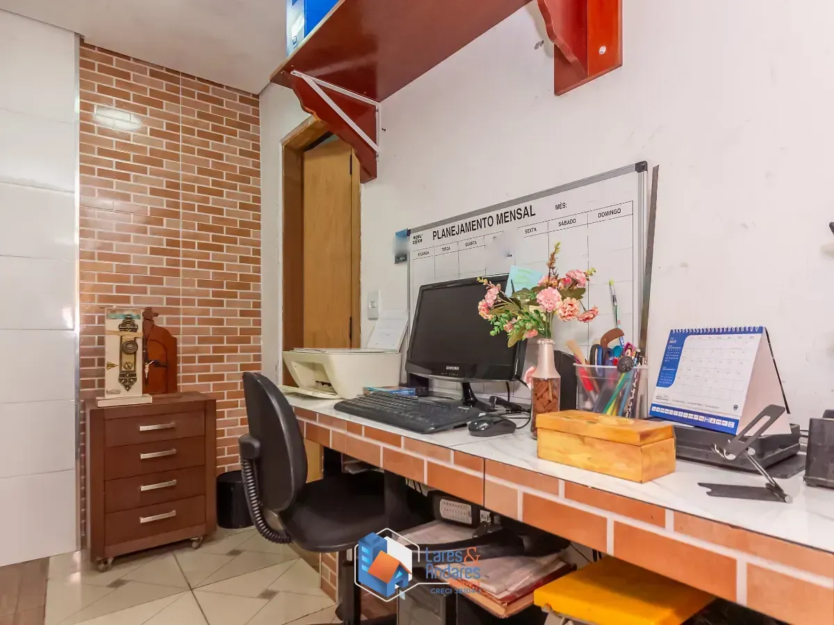 Imagem Sobrado para venda em Vila Zat com 5 quartos, sendo 2 suítes, 200m²