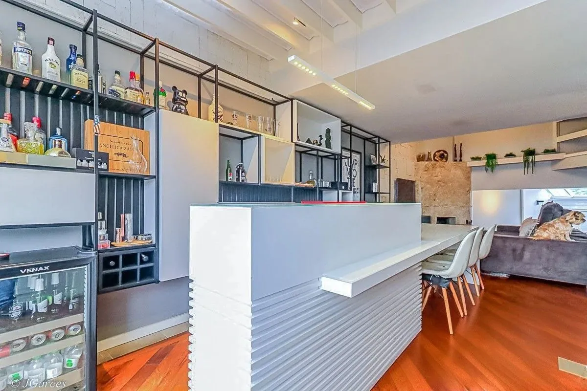 Imagem Casa em Condomínio à venda com 286m², 3 dormitórios, 1 suíte, 3 vagas, no bairro Jardim Isabel em Porto Alegre