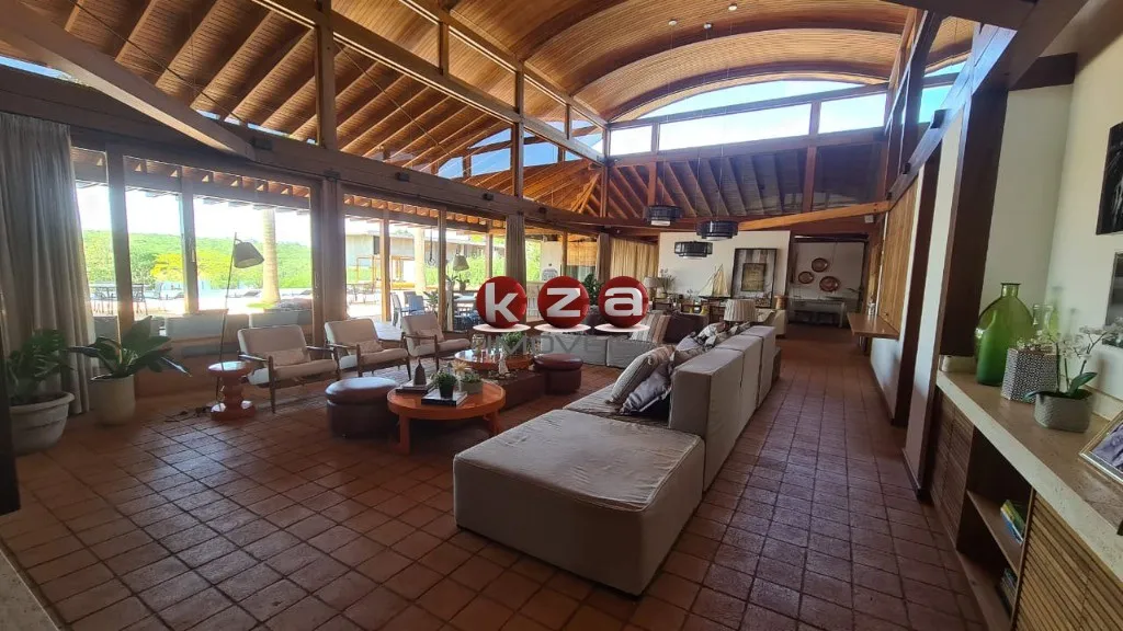 Imagem Imponente mansão de luxo no Condomínio Quinta do Lago em Avaré-SP: 6 quartos, 6 suítes, 4 salas, 8 banheiros, 10 vagas de garagem, 1.096m² de área.
