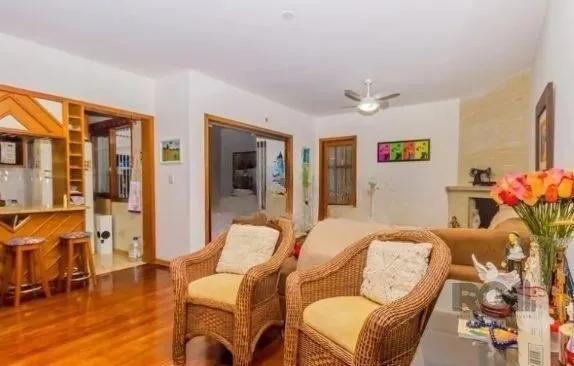 Imagem Casa com 7 Quartos e 6 vagas à Venda, 470 m² no Bairro Petrópolis