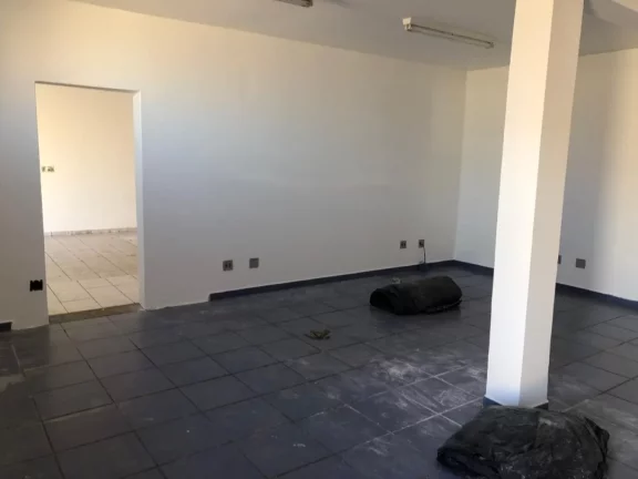 Imagem Barracão com 3 salas na Vila Engler
