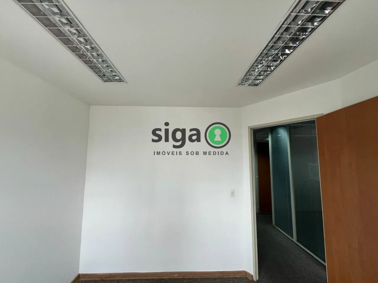 Imagem Sala Comercial e 3 banheiros para Alugar, 133 m² por R$ 8.500/Mês