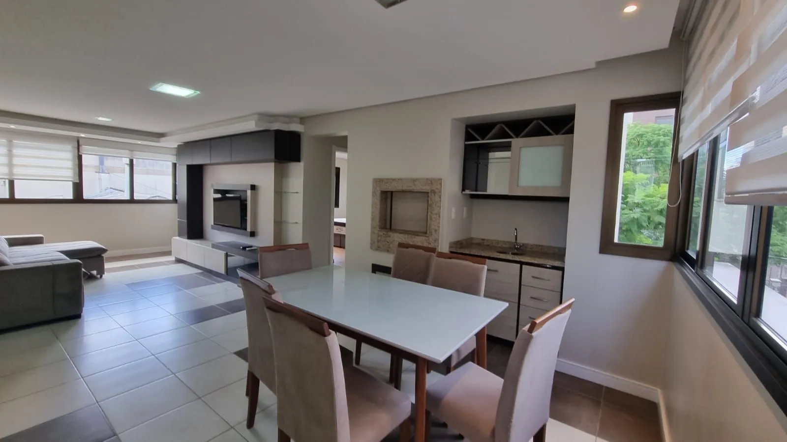 Imagem Apartamento dois dormitórios mobiliado, suíte, 86,41mq privativos, uma vaga escriturada, no bairro Higienópolis