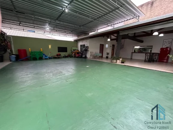 Imagem Sobrado com edícula, 05 quartos sendo duas suítes à venda no Atuba, divisa com Tingui, próximo ao Bacacheri em Curitiba PR