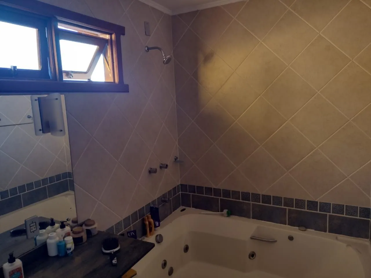 Imagem Casa para Venda - 693.6m², 5 dormitórios, sendo 3 suites, 4 vagas - Hípica