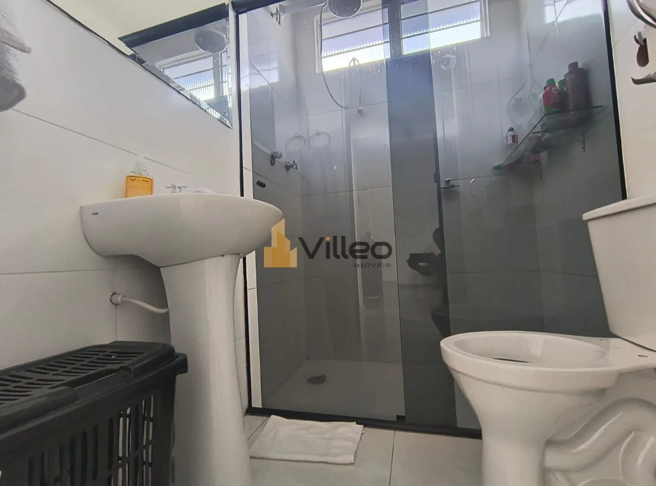 Imagem Descrição do Imóvel:

Descubra o prazer de viver em uma residência que combina elegância, funci...