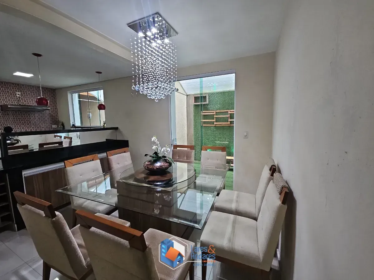 Imagem Sobrado para venda em Vila Ivone com 3 quartos, sendo 1 suíte, 178m²