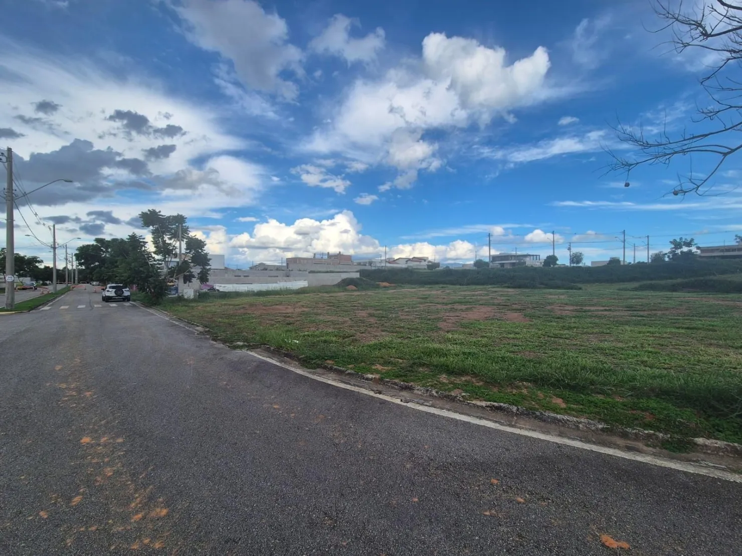 Foto do imóvel Terreno de Esquina no Condomínio Colonial Village 2, com 865m² em Localização Central e Imponente!