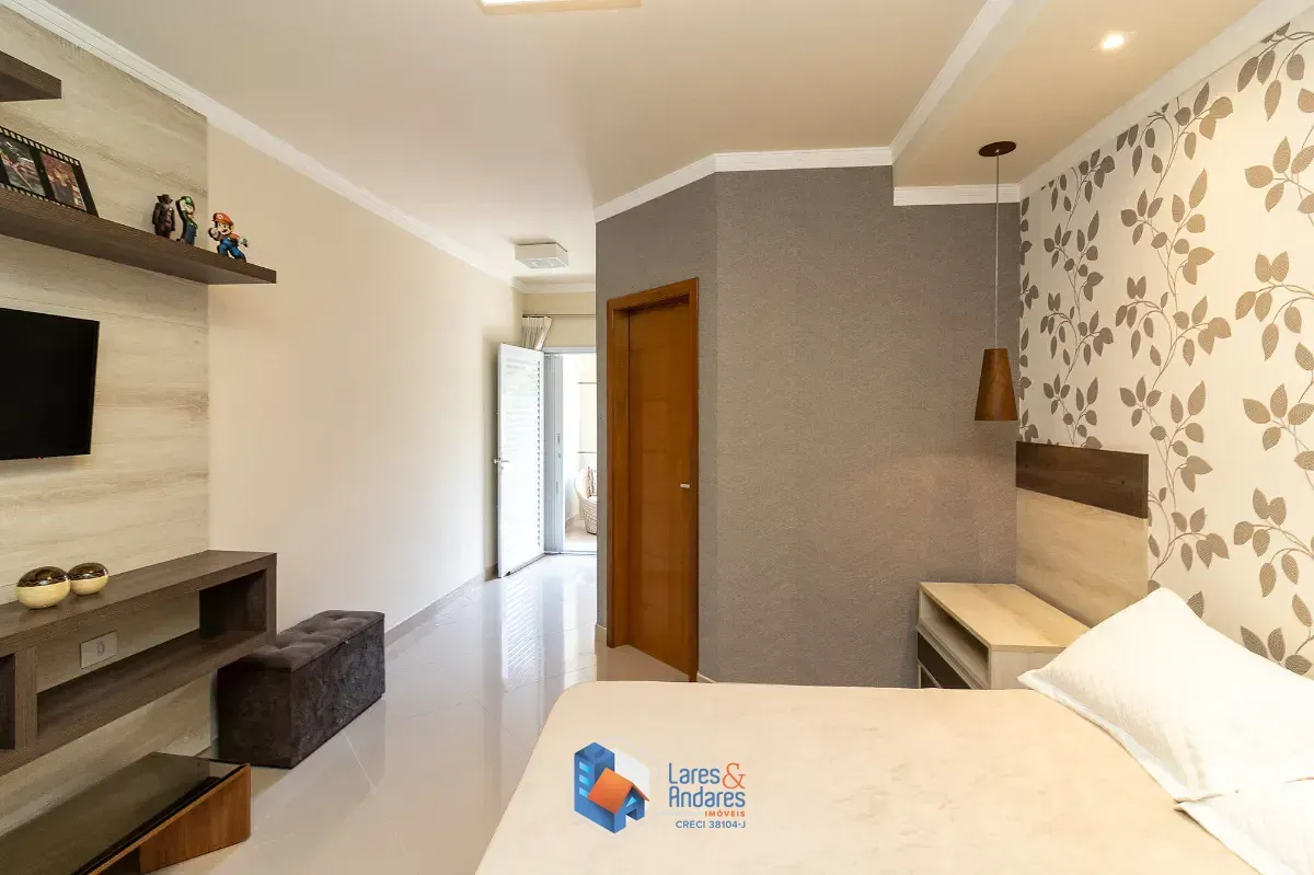 Imagem Sobrado para venda em Chácara Inglesa com 3 quartos, sendo 1 suíte, 364m²