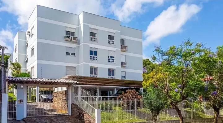 Apartemento de 2 dormitórios com vaga coberta no bairro Tristeza