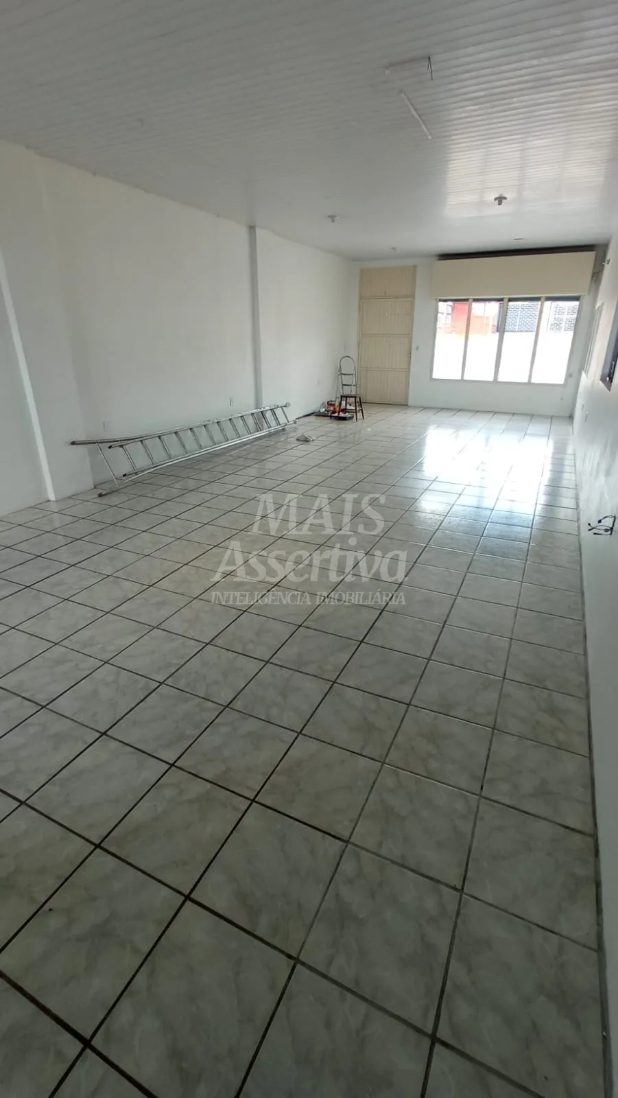 Imagem Sala comercial, térrea na Av. Coronel Travassos para locação