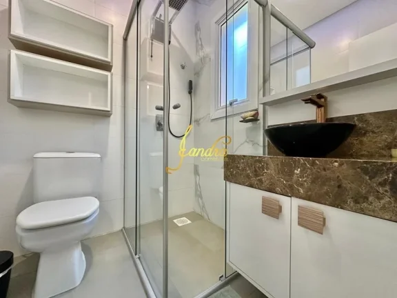 Imagem Excelente Casa no Condomínio Capão Ilhas! Estilo Contemporânea, mobiliada e decorada, composta por 03 suítes