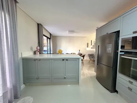 Imagem Casa Nova de Alto Padrão à Venda na Praia de Zimbros Bombinhas SC