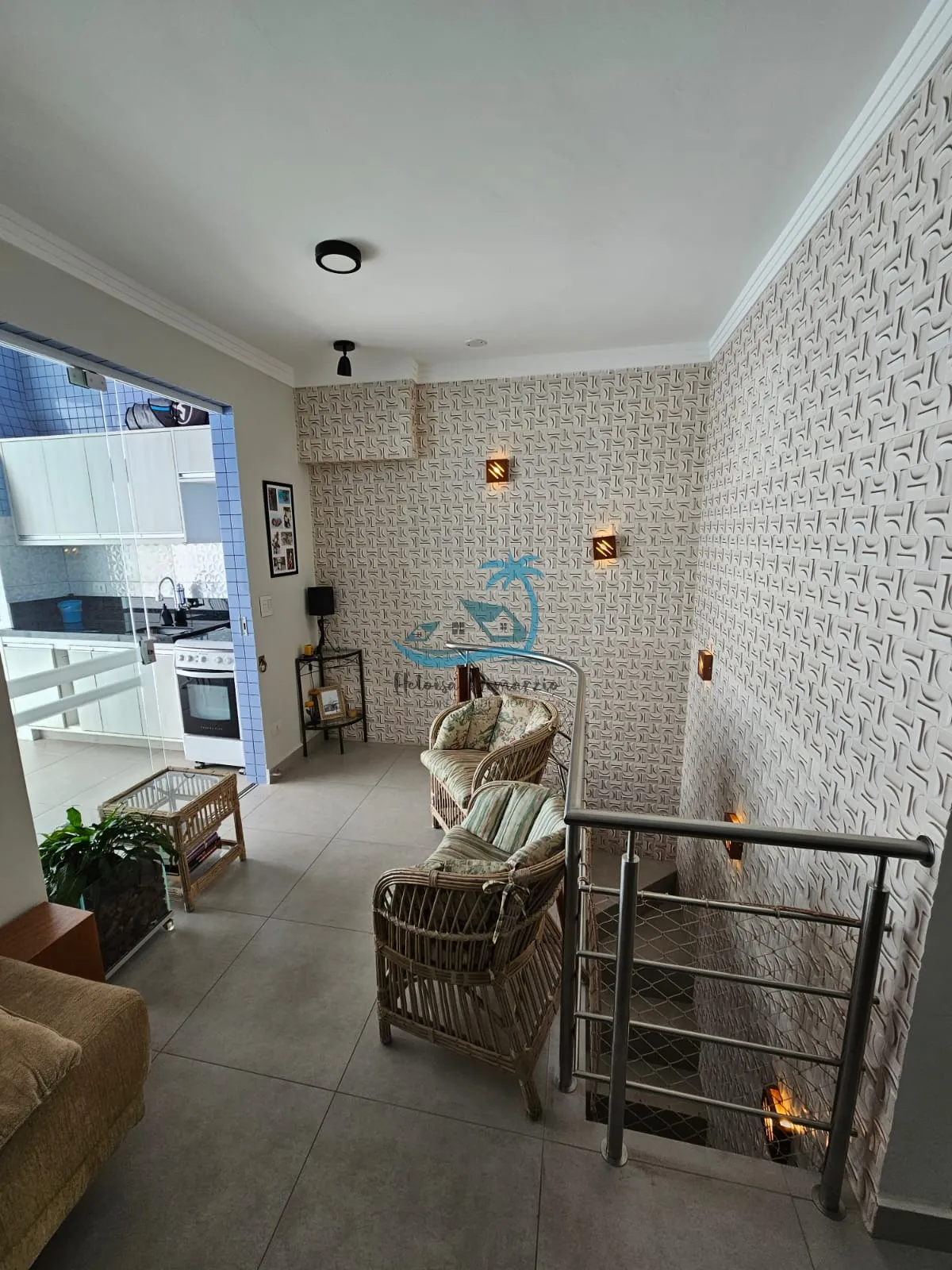 Imagem Belíssima cobertura duplex reformada, com 3 dormitórios, à venda a 350m da orla do Itaguá em Ubatuba.