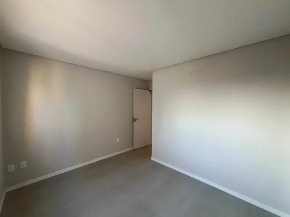 Imagem Apartamento com 3 dormitórios sendo 1 suíte e 2 vagas em Balneário Perequê/SC