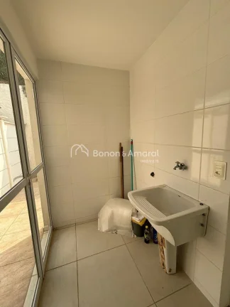 Imagem Esta encantadora casa geminada em Valinhos conta com 3 dormitórios, sendo 1 suíte. No térreo, voc...