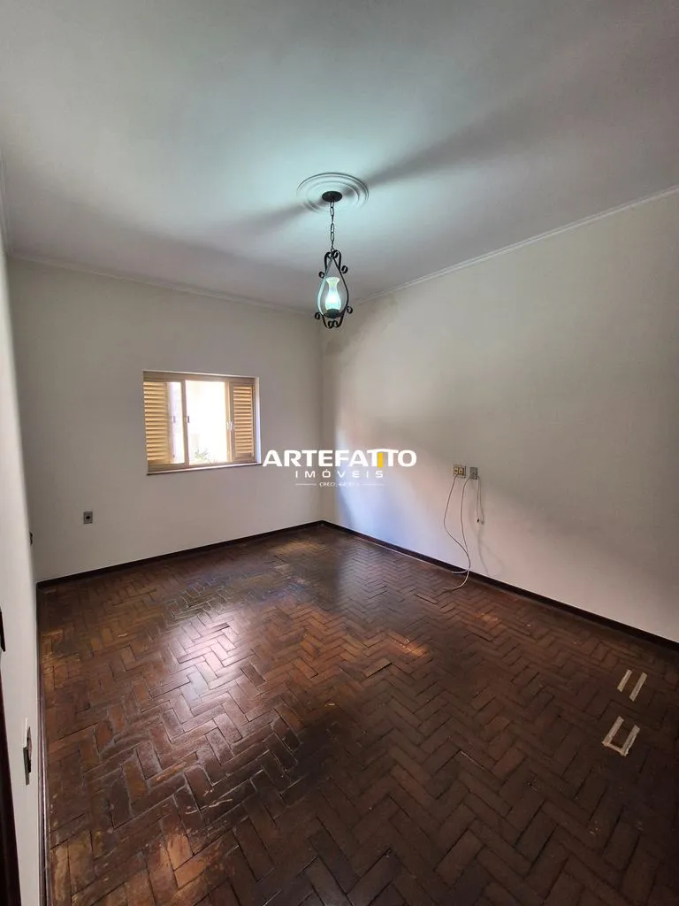 Imagem Casa com 4 dormitórios no bairro Vila Allan Kardec