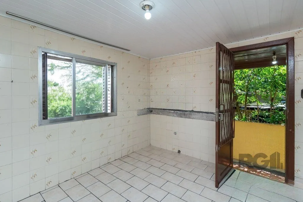 Imagem Casa de 4 dormitórios no bairro Camaquã
