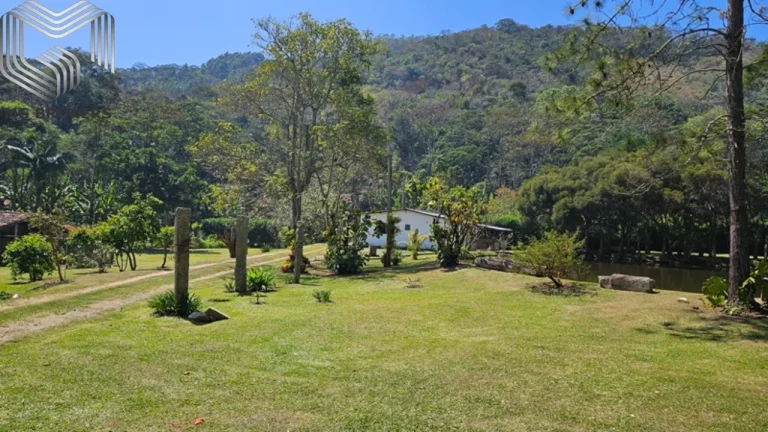 Imagem Sitio de Luxo à Venda em Nova Friburgo-RJ, Amparo: 8 Quartos, 8 Suítes, 12 Salas, 9 Banheiros, 10 Vagas de Garagem, 275.000 m² de Área.