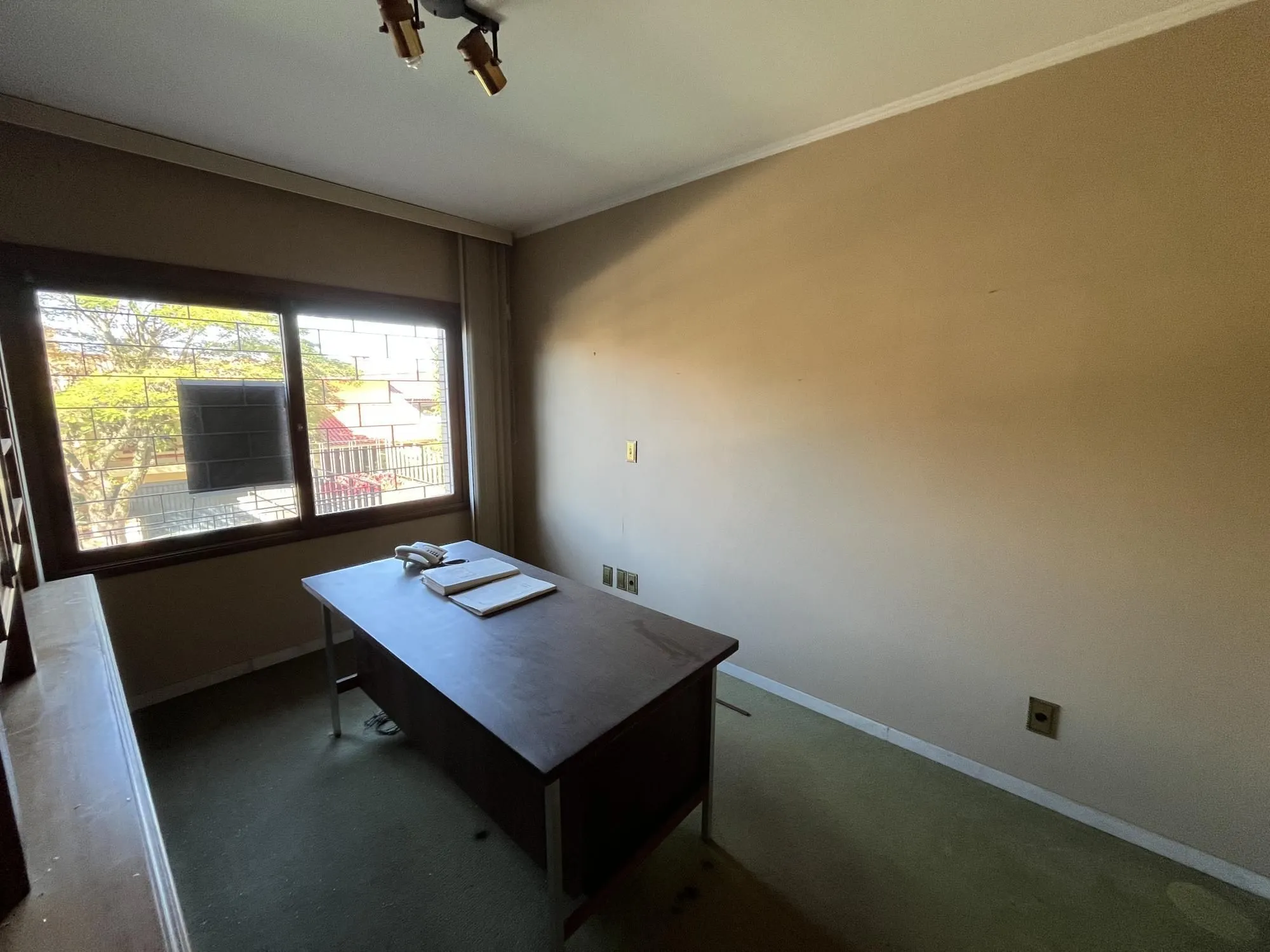 Imagem Casa de 4 quartos, 2 suítes e 2 vagas de garagem no bairro Boa Vista em POA