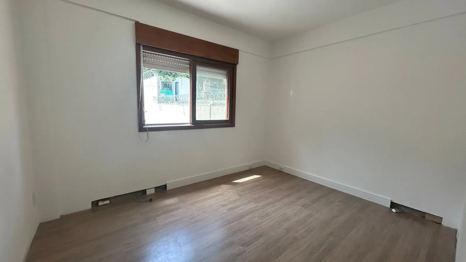 Imagem Apartamento 2 dormitórios no bairro Medianeira em Porto Alegre para Alugar