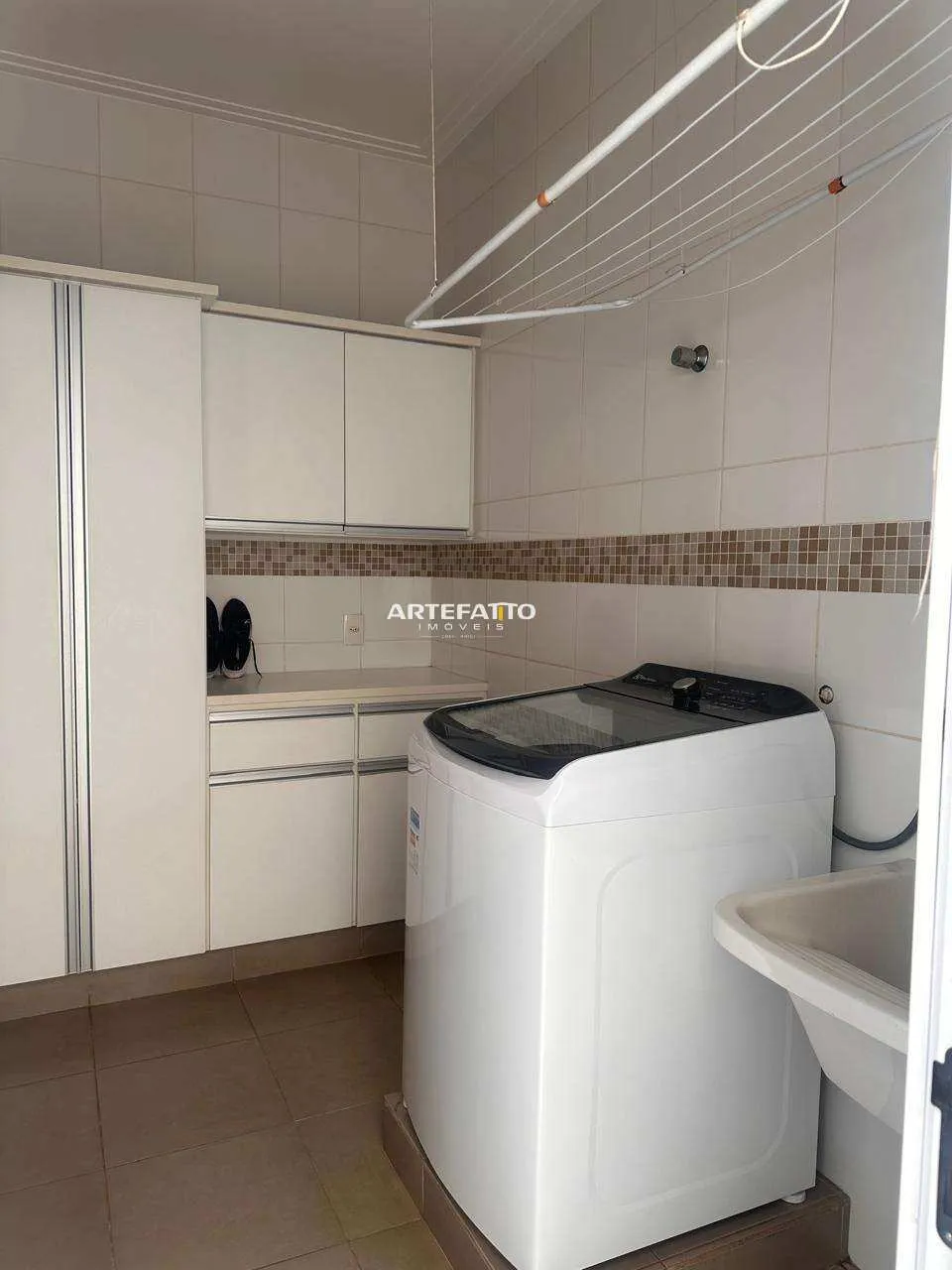 Imagem Sobrado à venda em Franca, Jardim Piratininga, com 3 quartos, 233m2