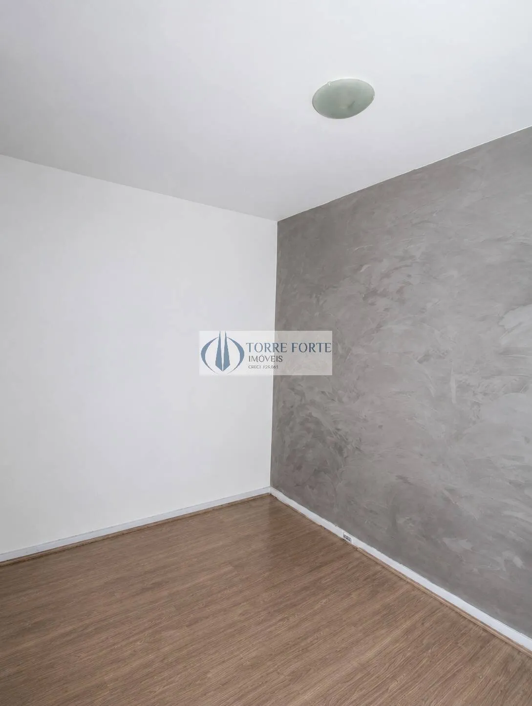 Imagem Apartamento com 2 dormitorios 1 vaga , varanda na Vila Antonieta.