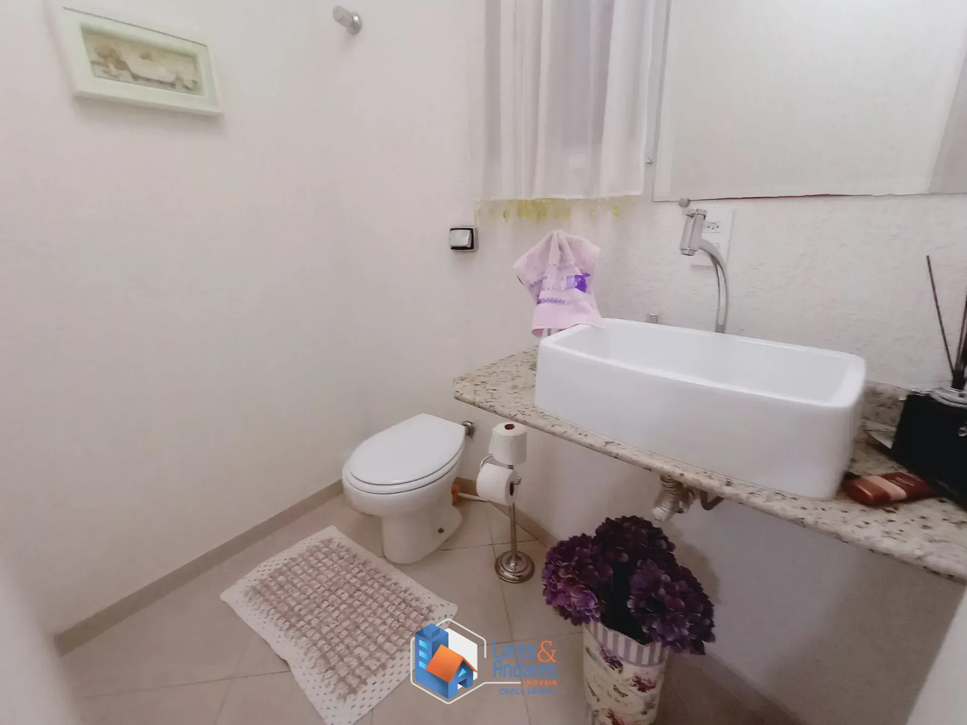 Imagem SOBRADO EM COND. COM 180M² COM 3 DORMS SENDO 1 SUÍTE, AMPLO ESPAÇO COM CHURRASQUEIRA, PLANEJADO NA COZINHA E SUÍTE, 2 VAGAS - SANTA TERESINHA