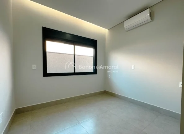 Imagem Casa térrea nova à venda com 3 quartos sendo 3 suítes, todas com armários planejados, ar condici...