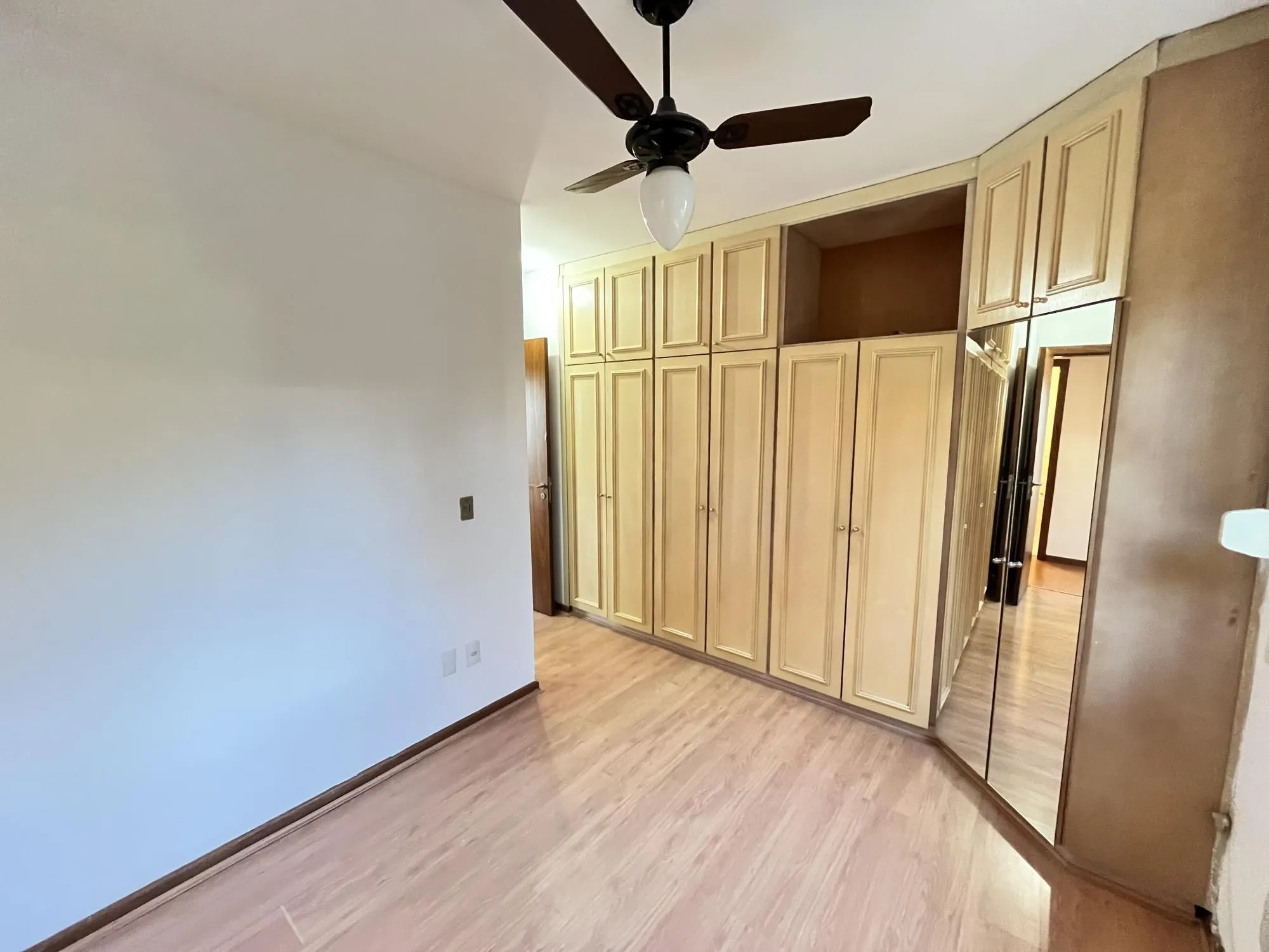 Imagem Apartamento de 3 quartos e 1 vaga de garagem no bairro Chácara da Pedras em POA