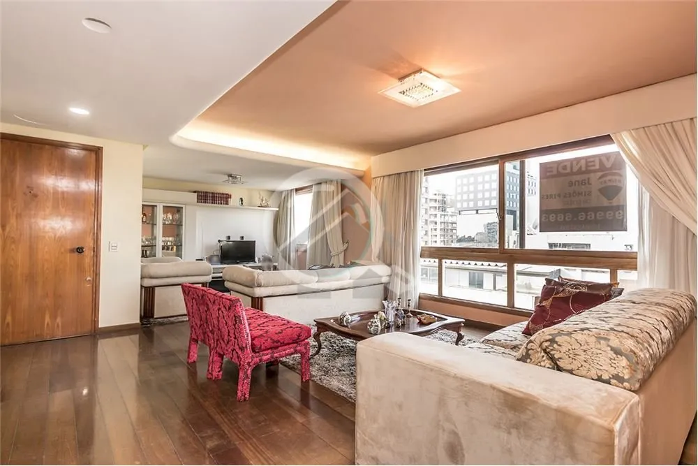 Apartamento amplo, com 151 m² de área útil com 3 dormitórios, sendo 1 suítes, banheiro social, ...