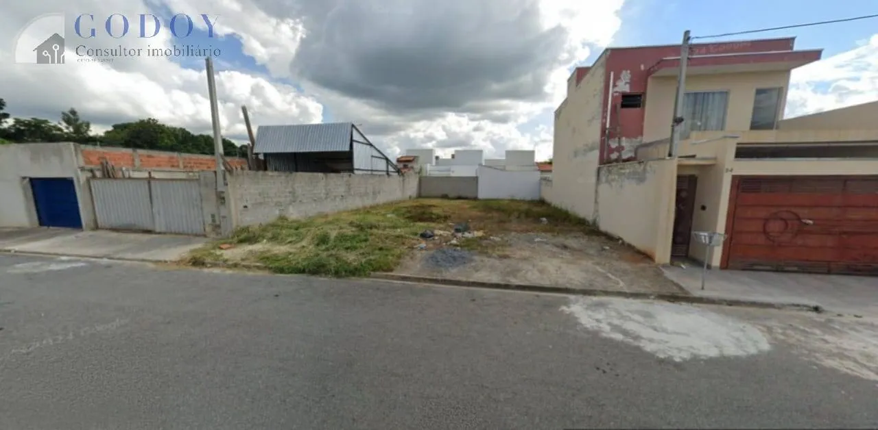 Imagem Oportunidade Única! Terreno Plano no Flamboyant, Próximo ao Centro
