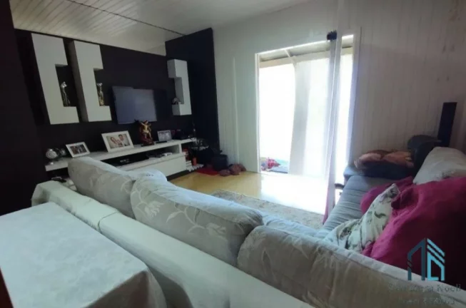 Imagem Casa com amplo terreno nos fundos de 364 m², 03 quartos c/suíte Bairro São José em Flores da Cunha RS