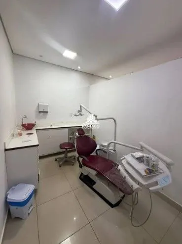 Imagem Ponto comercial no centro do cristo rei - com 7 salas e 2 casas nos fundos