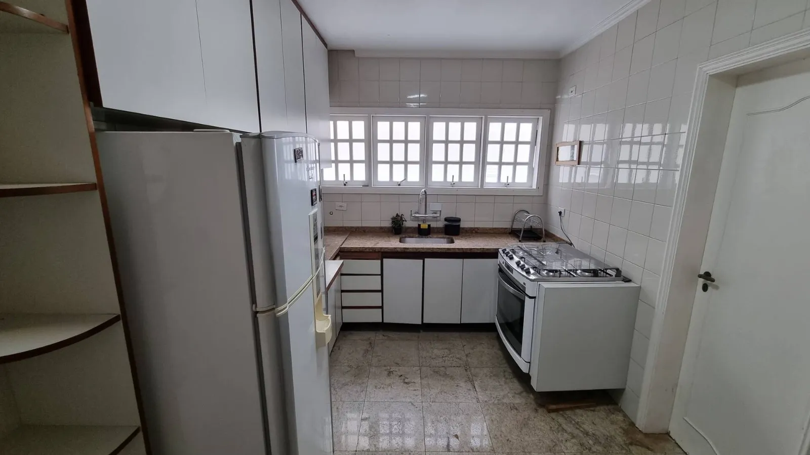 Imagem Oportunidade: Linda Casa Reformada no Alphaville Residencial 9