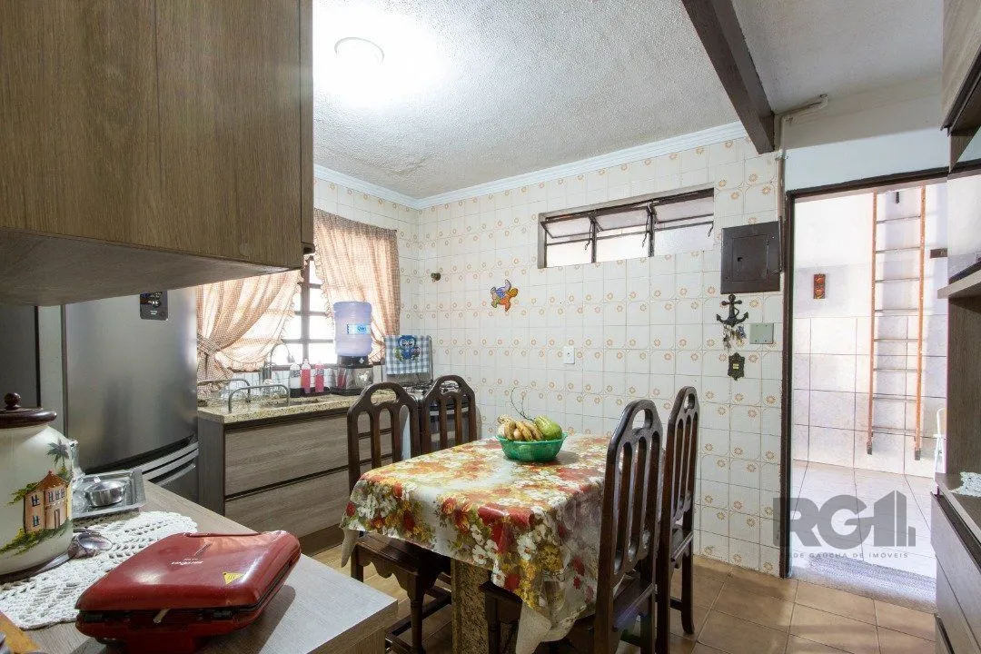 Imagem Sobrado para Venda - 170m², 3 dormitórios, sendo 1 suites, 2 vagas - Serraria