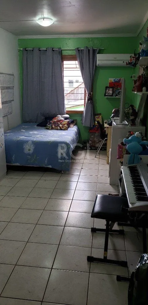 Imagem Casa para Venda - 200m², 8 dormitórios, 5 vagas - Teresópolis