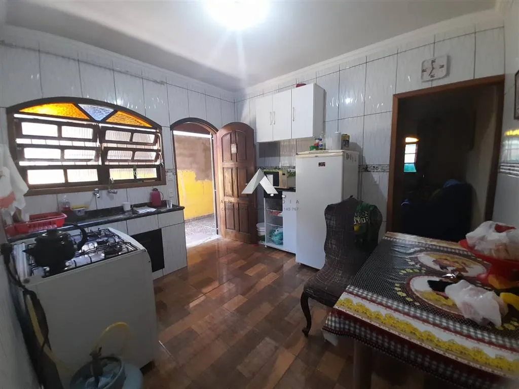 Imagem Casa na praia de Mongaguá bairro de moradores fixos, otima localização.