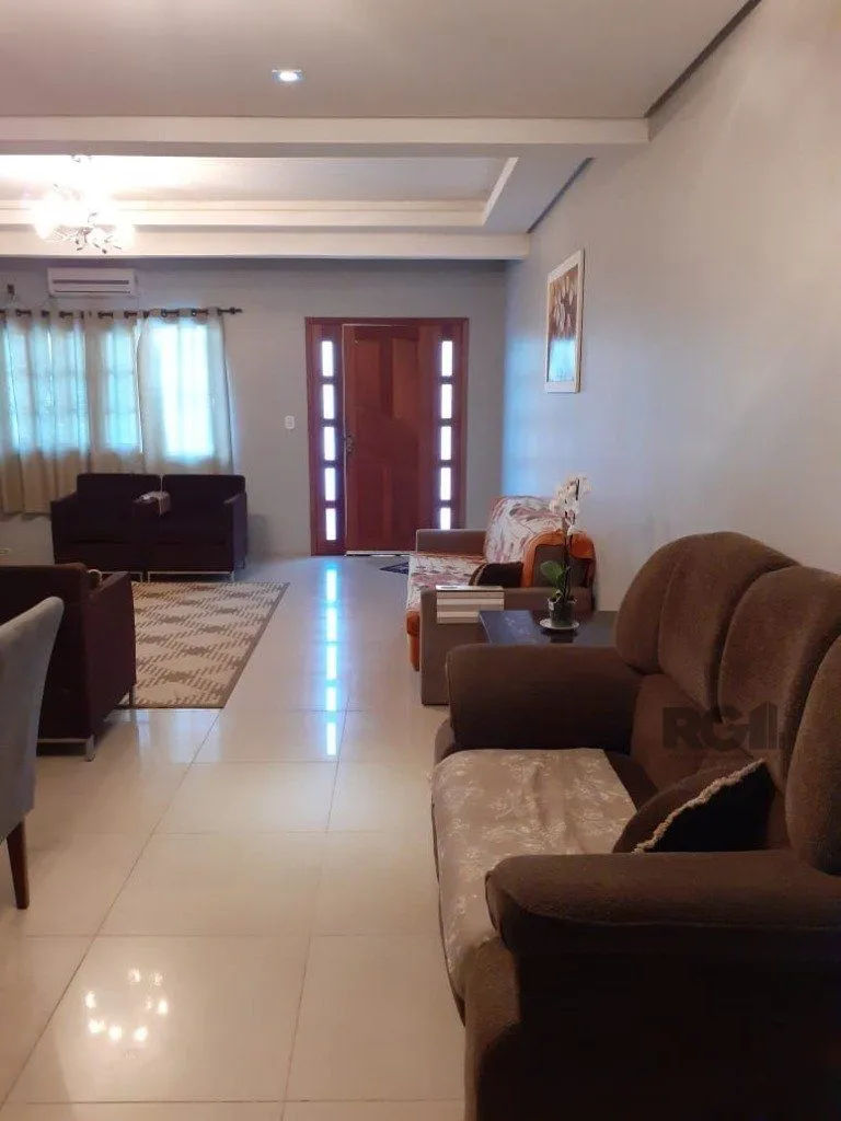 Imagem Casa com 4 dormitórios no bairro Vila Nova