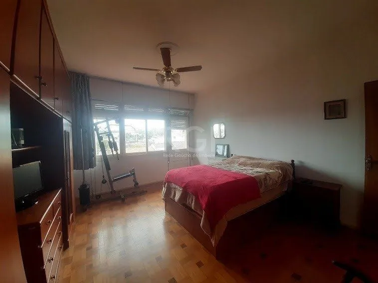 Imagem Casa para Venda - 243m², 3 dormitórios, 5 vagas - Medianeira