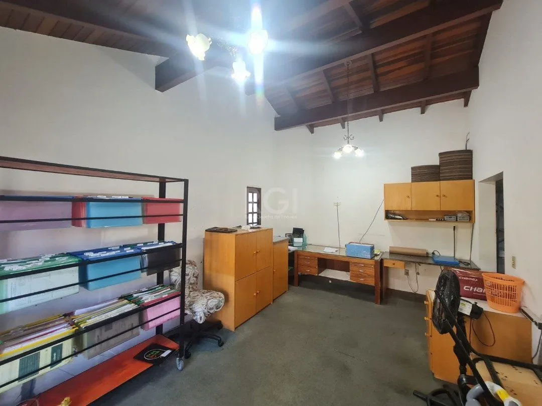Imagem Casa para Venda - 464m², 5 dormitórios, sendo 4 suites, 4 vagas - Nonoai