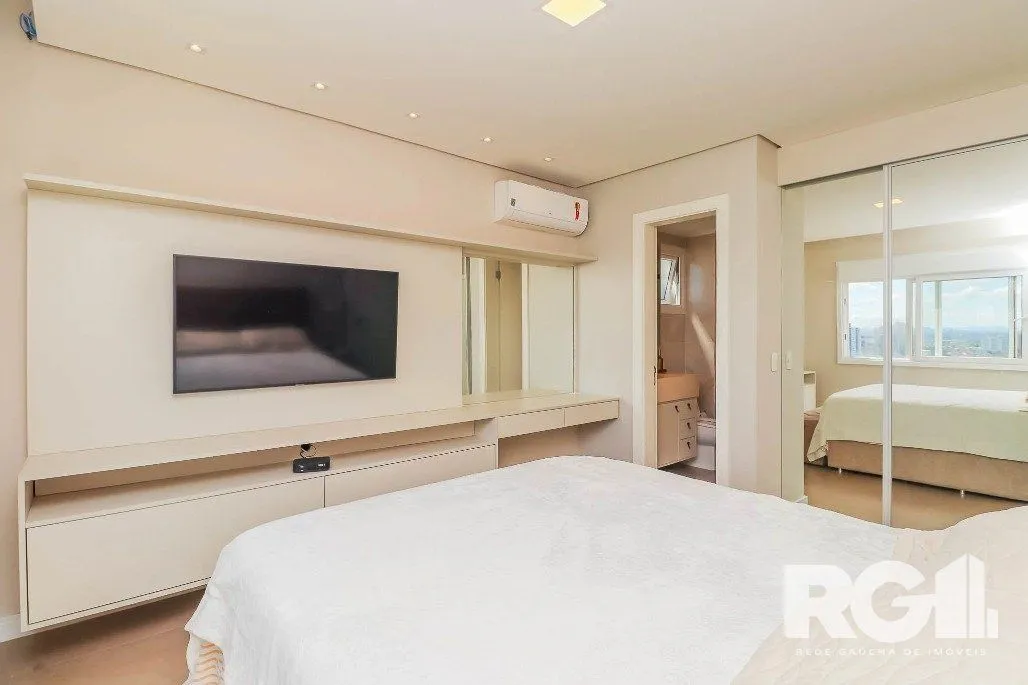 Imagem Apartamento com 3 Dormitórios, Suíte e Vaga Dupla - Andar Alto