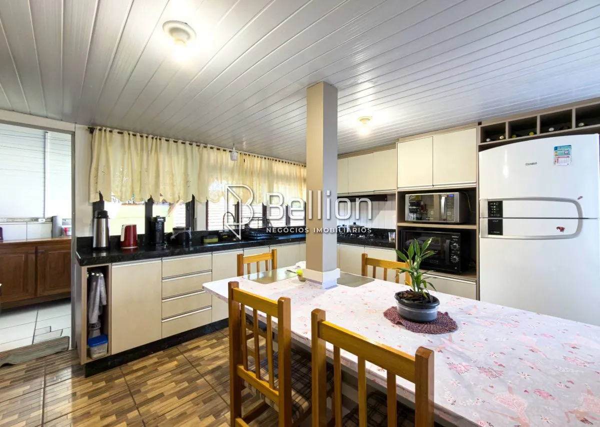 Imagem Duas casas em um único terreno: uma excelente oportunidade para morar, investir ou gerar renda!